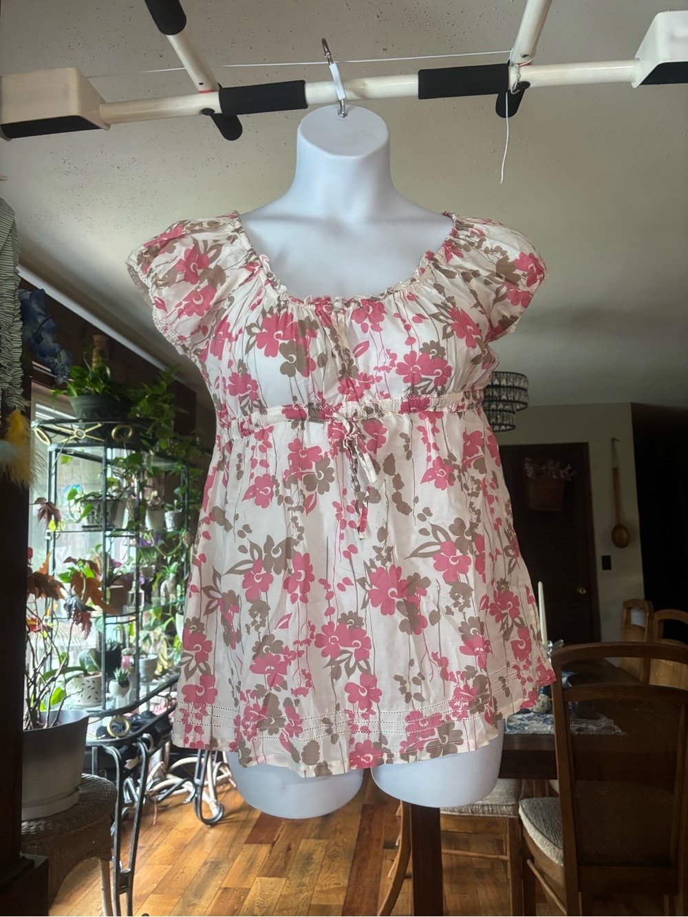 Y2K Aeropostale Women’s Floral Puff-Sleeve Peasant Top in Pink and Cream Medium